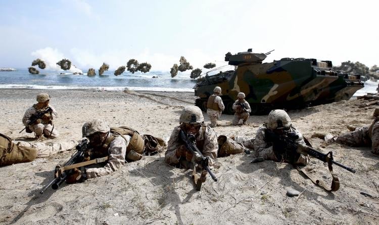marines-storm-beach-in-massive-military.jpg.2d66e9cc4f96ea7d49aa67effd4a0db8.jpg